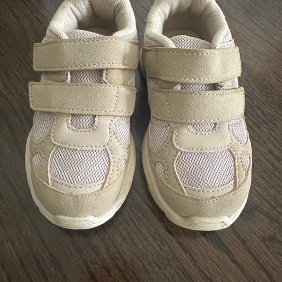 NWOT Zara boys sneakers US9.5 - Picture 2 of 6